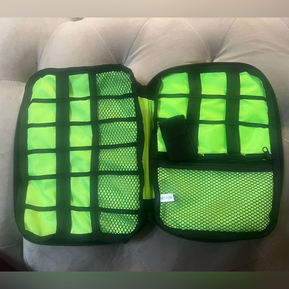🔌 Tech accessory organizer🔌
For chargers + SD card | multi pocket
